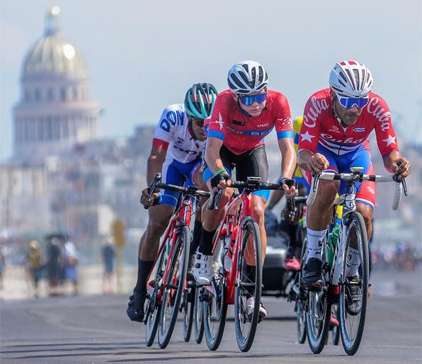 Los ciclistas cubanos tomarán las calles habaneras. foto: José M. Correa