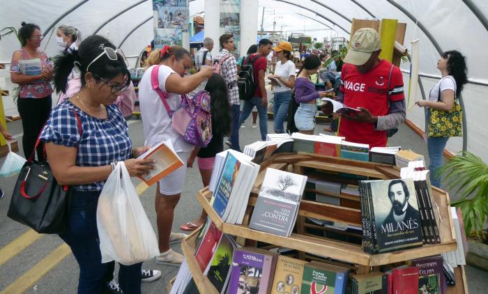 Feria del libro en Pinar del Río