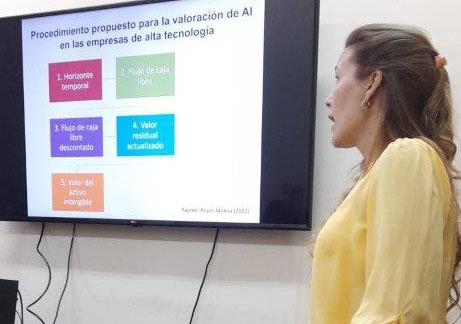 Las tesis de maestría y doctorado están en función de aportar soluciones a problemas de la contabilidad y las finanzas en el país. Foto: Maricela Reyes