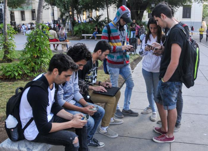 Foro Juvenil pensando Américas; en la Universidad de la Habana; Plaza