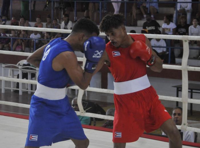 60 Torneo Playa Giron combate de 52 kg entre Jesus E. Alvarez de SCU de azul y Alejandro Claro de SSP de rojo y ganador del combate.