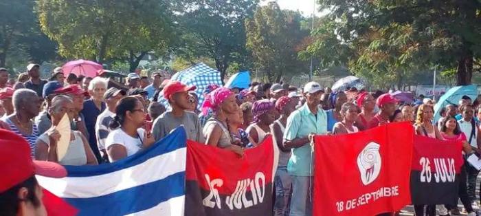 Vínculo del Partido y el Gobierno con las masas en Santiago