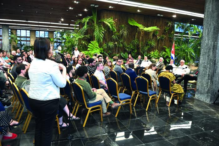 El imperialismo nos desprecia, lo cual lleva a la necesidad de «seguir uniéndonos», afirmó el Presidente cubano. foto: Estudios Revolución