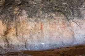 Pinturas rupestres localizadas en la cueva Huenul, de Argentina