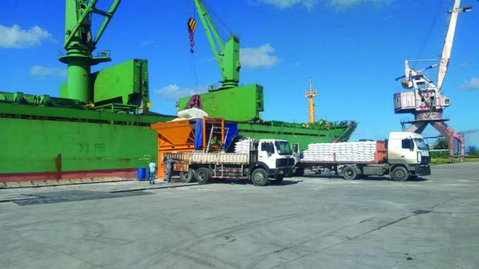 Los hechos extraordinarios vinculados a la operación puerto-transporte-economía interna se relacionan con alimentos como el arroz, la harina y el aceite. foto Tomada de X