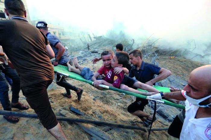 Se pretende dar la impresión de «bondad» y «buen oficio», mientras se echa fuego, con armas y dinero, a un genocidio imperdonable. foto: ap