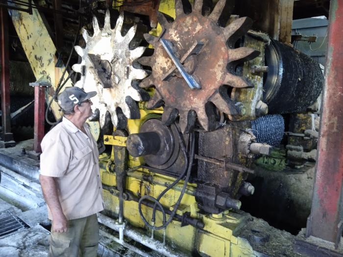 Para cumplir el plan de produción de azúcar, por estos molinos pasaron más de 104 100 toneladas de caña. foto: Armando Sáez 	