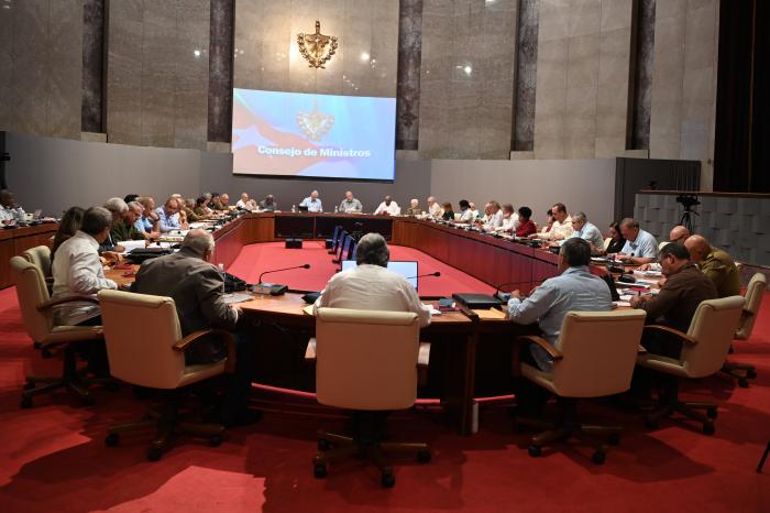 El primer ministro, Manuel Marrero Cruz, enfatizó en el encuentro sobre la necesidad de la unidad y la
exigencia por el cumplimiento de lo que se proyecte