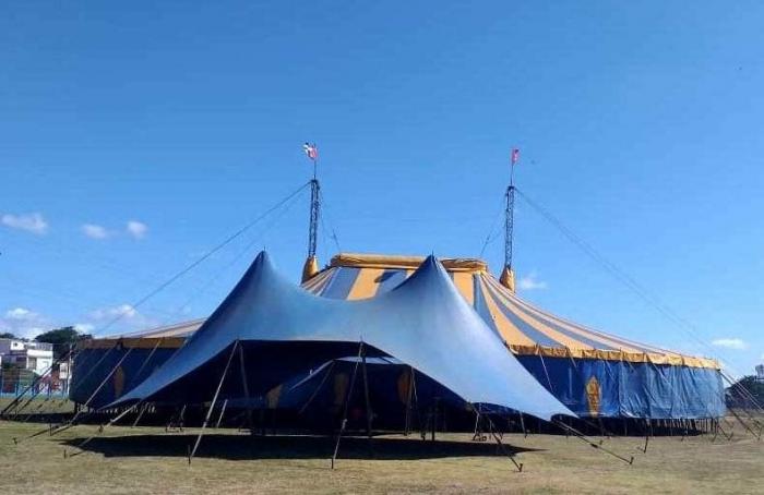 Carpa azul