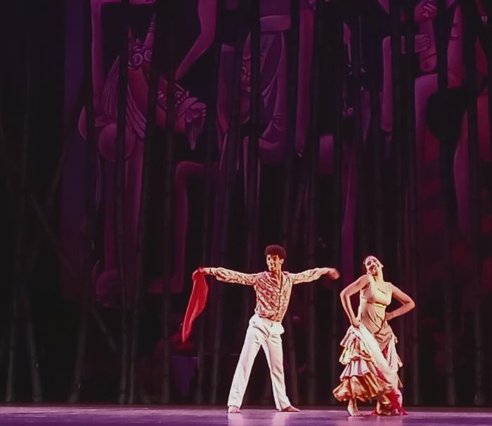 El Ballet Español de Cuba fusiona antología de danzas españolas con el sabor cubano. 