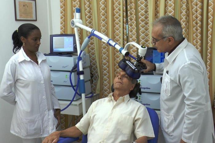 La estimulación cerebral no invasiva es utilizada en el Ciren, como un proceder alternativo para tratar la enfermedad de Parkinson.
FOTO: CORTESÍA DEL CIREN