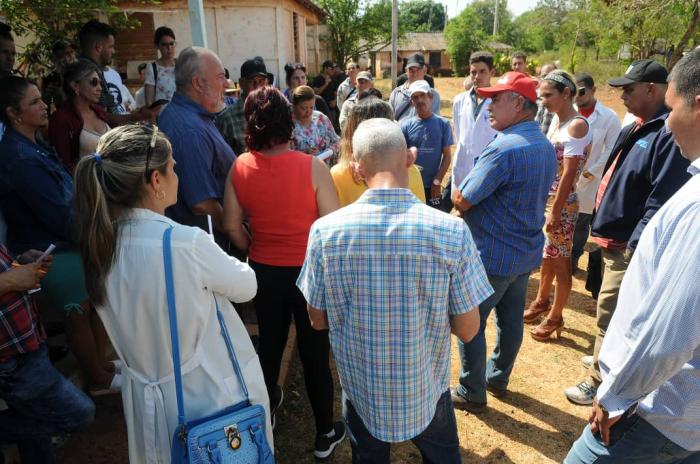 El Jefe de Gobierno coincidió en que pueden existir miles de problemas, pero lo que no puede faltar son
respuestas. FOTO: ESTUDIOS REVOLUCIÓN