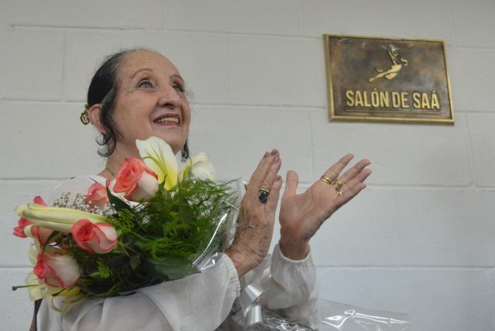 Compañía Acosta Danza rinde homenaje a Ramona De Saá y devela una placa con su nombre, en la sede de la compañía de Carlos Acosta.