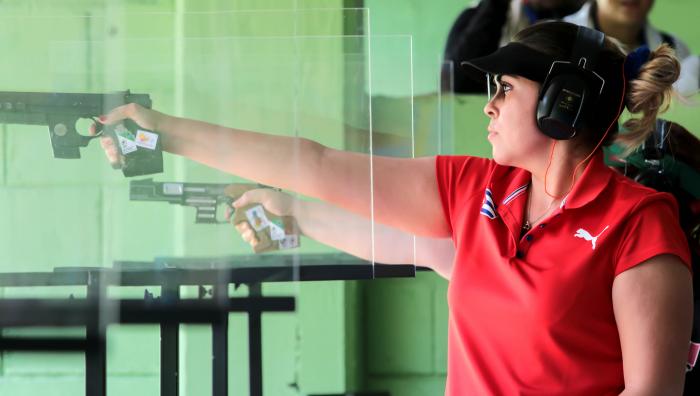 Laina Pérez compite en Pistola a 25 m,  