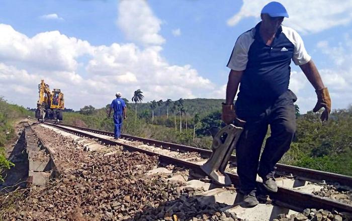 Tras una ardua faena, quedó listo para la circulación el tramo de vía afectado por el descarrilamiento