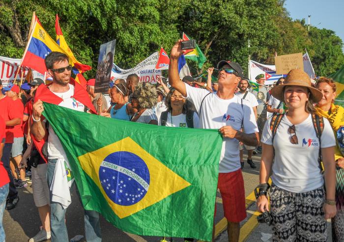 En las celebraciones obreras en Cuba siempre hay una amplia representación de proletarios de países amigos. FOTO: JOSÉ M. CORREA