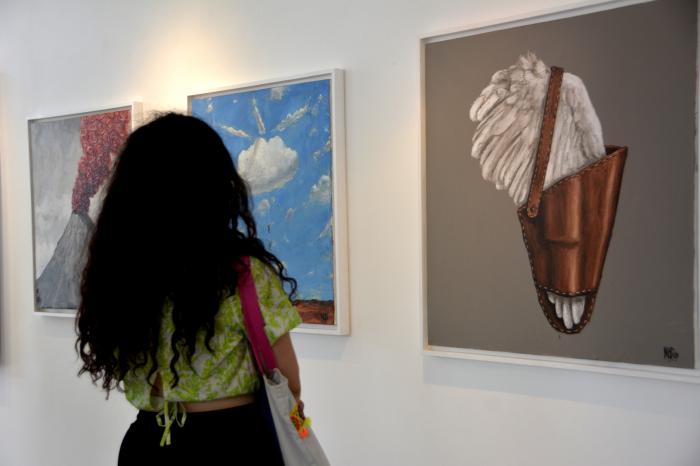 Exposición de Michel Moro (Ciego de Avila, 1988), Parábolas, en la galería de 23 y 12, en el Vedado.