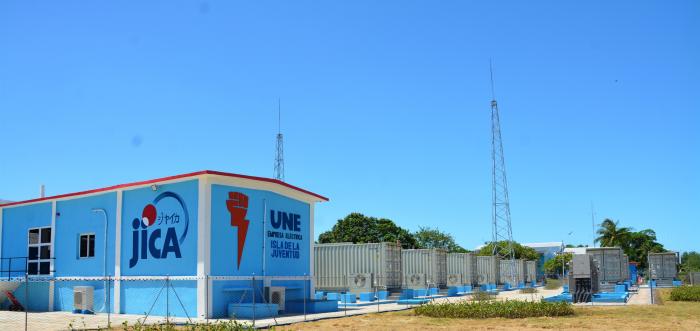 El montaje de estos parques fotovoltaicos disminuir el uso de combustibles fsiles en la generacin.