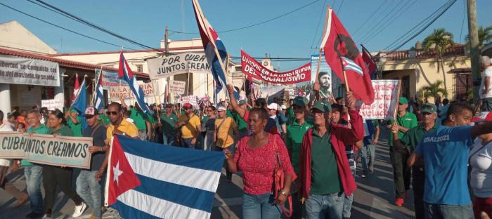 Desfile en Pinar del Rio
