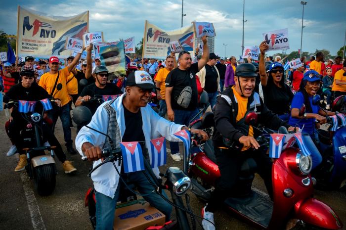 La fi esta de los trabajadores, que es también de la familia cubana, sacudió a toda la Isla ayer. FOTO: RAÚL NAVARRO, JUAN PABLO CARRERAS Y MODESTO GUTIÉRREZ