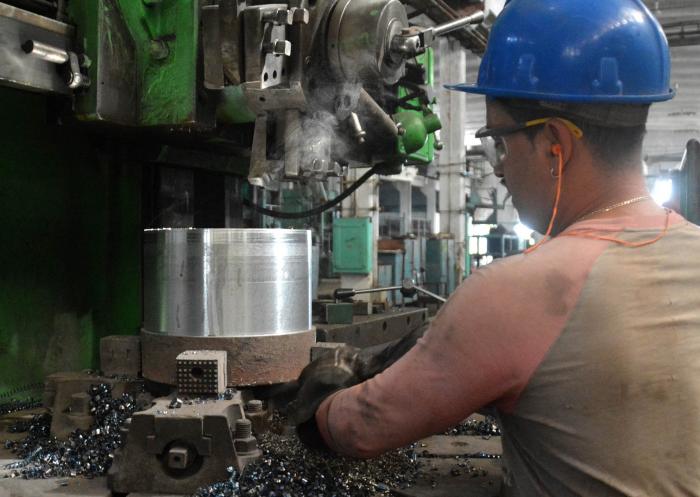 De los talleres de la Empresa Fabric Aguilar Noriega han salido componentes para entidades azucareras y otras industrias de Cuba. FOTO: ARELYS MARÍA ECHEVARRÍA