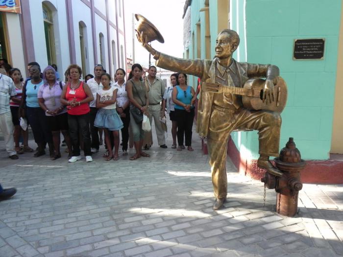En la intersección del Callejón del Carmen y San Bartolomé, en 2011,fue emplazada esta escultura en bronce dedicada a Miguel Matamoros.