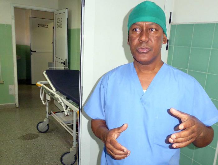 Enfermero Noel Hernández Roque del hospital Abel Santamaría