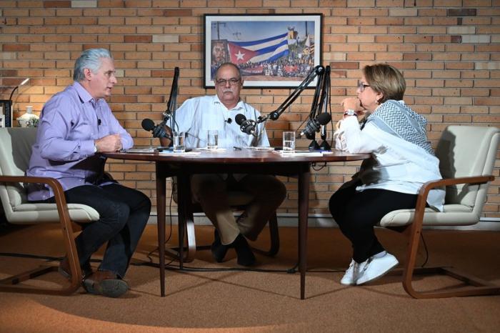 Miguel Díaz-Canel Bermúdez dialoga con Vicente de la O Levy