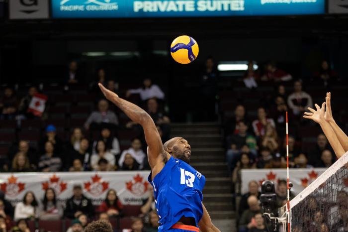 Simón, uno de los mejores centrales del mundo, encabeza el equipo Cuba. foto: Getty images 