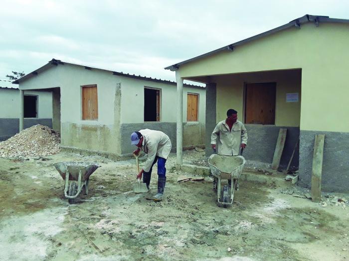 Entre los principales planteamientos de la población están las solicitudes de viviendas, locales y 
materiales de la construcción. foto: Leidys M. Labrador Herrera