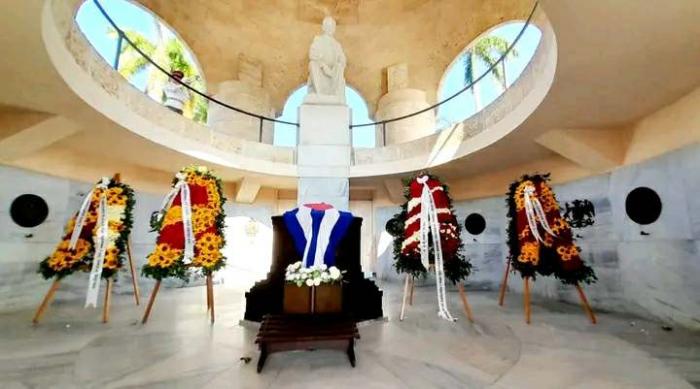 Ofrenda a Martí