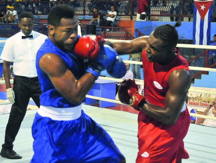 58 Edicion del Torneo Nacional de Boxeo Playa Giron-Camaguey 2019- combate de  91 kg entre  Carlos Frometa de CMG de color azul y Julio Cesar La Cruz de CMG de color rojo y ganador del combate