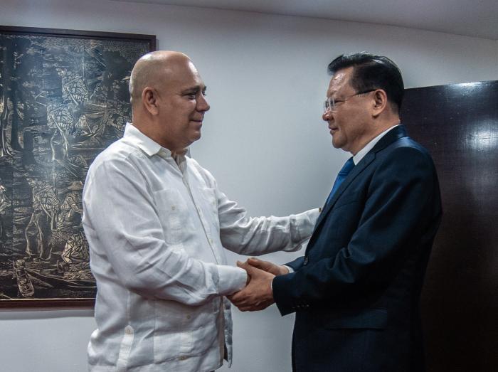 Recibe Roberto Morales Ojeda a delegación de China