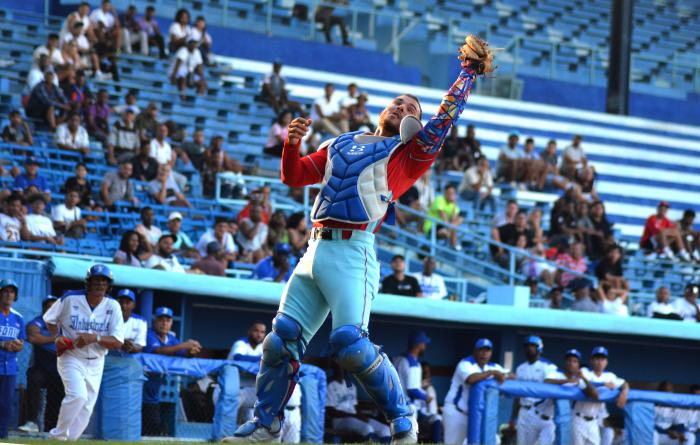 Beísbol Serie 63 Ciego de Avila Jugada