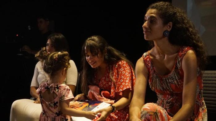 La infancia feliz constituye la prioridad de estos proyectos en los que las artes desempeñan
un rol fundamental