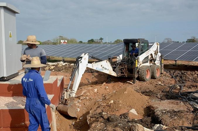 El sistema indicará los lugares con condiciones ambientales más favorables para ubicar parques eólicos, fotovoltaicos y emplazamientos para el potencial uso de la energía del mar. FOTO: RAMÓN BARRERAS FERRÁN