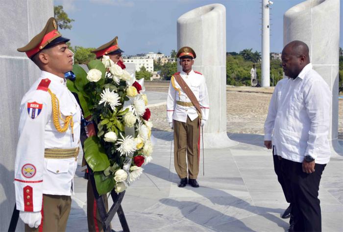 tributo a Héroe Nacional de Cuba