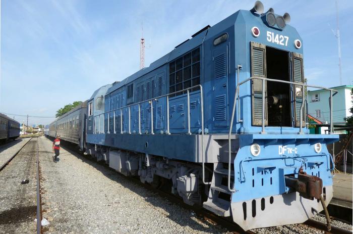 Comenzó la reparación general de la primera de 16 locomo­toras de alto porte en los Talleres Ferroviarios de San Luis. Foto: Ronald Suárez Rivas
