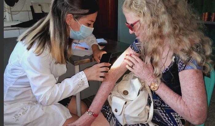 En Cuba existen asociaciones que procuran la asistencia de calidad a personas con albinismo. 
Foto: Maylín Betancourt Verdecia