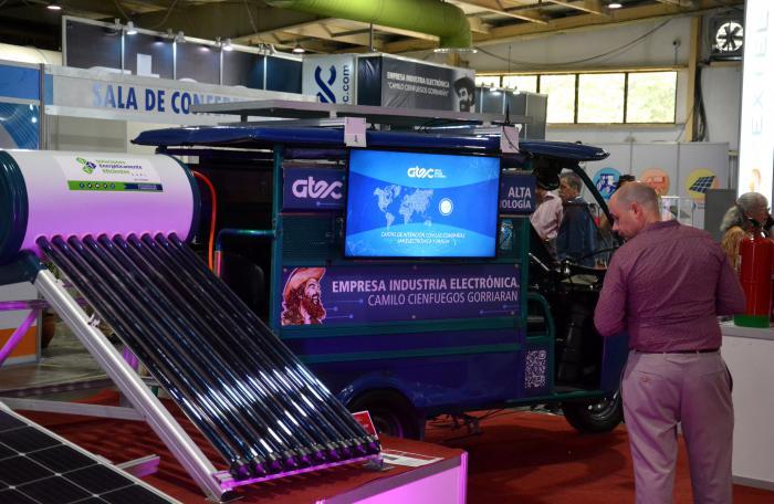 Triciclo eléctrico cubano de alta tecnología