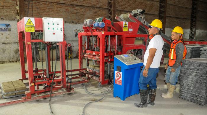 Es necesario hacer un mejor uso de los recursos y potencialidades para producir, localmente, materiales 
de construcción. foto: José M. Correa