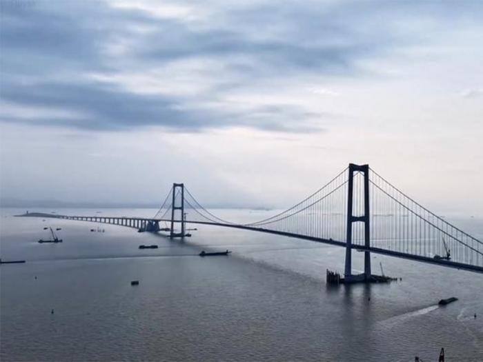 Paso Transmaritimo Shenzhen Zhongshan en China