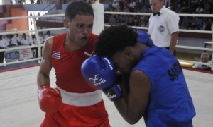 60 Torneo Playa Giron combate de 63 kg entre luis E. Vinet de SCU de azul y Erislandy Alvarez de CFG de rojo y ganador del combate.