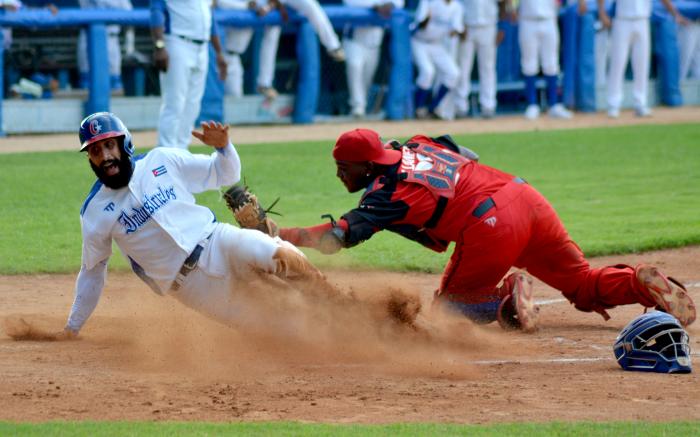 Beisbol-Serie63-Play Off STG vs IND Acevedo