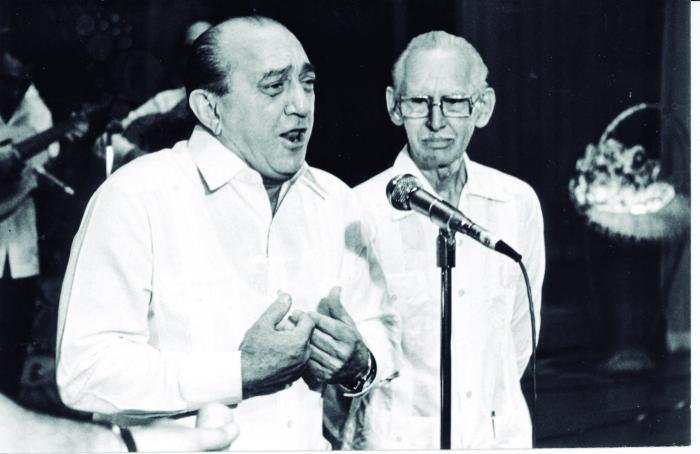 Justo vega y Adolfo Alfonso, repentistas cubanos.
Foto:Felicia Hondal, 29 de diciembre de 1983