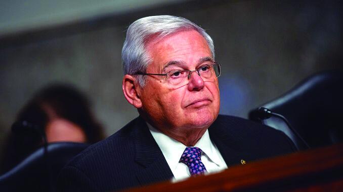 Menéndez está acusado de 18 cargos por soborno, fraude, extorsión, obstrucción a la justicia, y de recibir pagos para actuar como agente extranjero de los gobiernos de Egipto y Qatar.