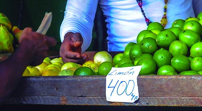 En cuanto al control de precios se ratificó la voluntad de hacer cumplir lo que se ha establecido. FOTO: JOSÉ M. CORREA