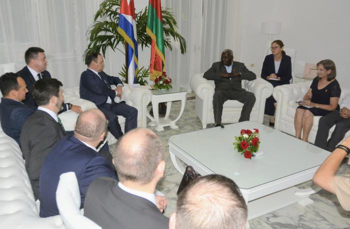 parlamentos Cuba y Belarus