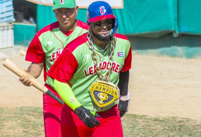 Roberto Baldoquín bateó de 5-4, con un cuadrangular y dos remolcadas. foto: periódico 26
