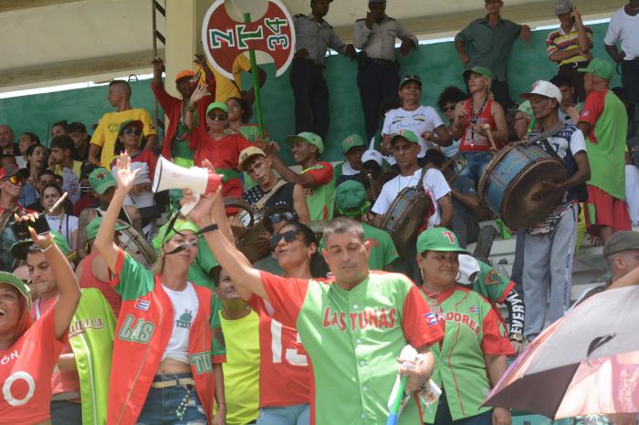 El estadio Julio Antonio Mella resultará pequeño ante la gran cantidad de afi cionados tuneros que deben 
llegar a la instalación deportiva. FOTO: ISMAEL BATISTA RAMÍREZ